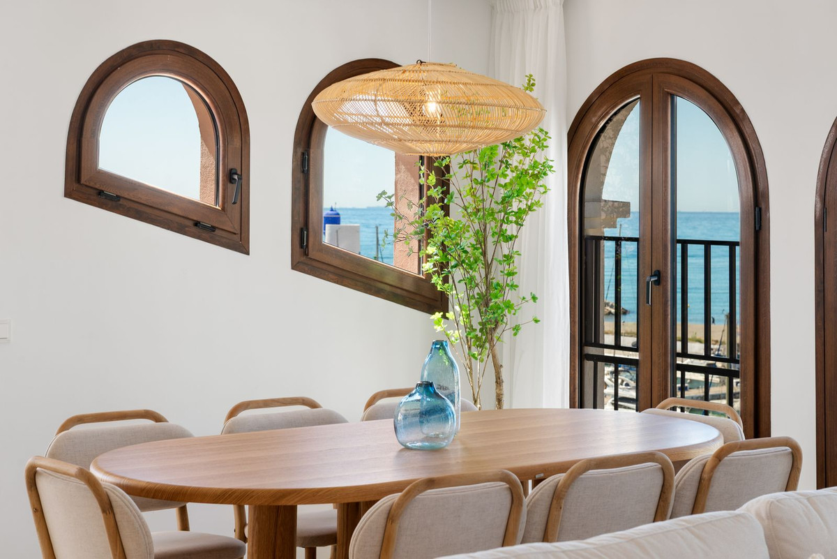 4 Bed Apartment for sale in La Duquesa Costa Del Sol, Málaga, Spain