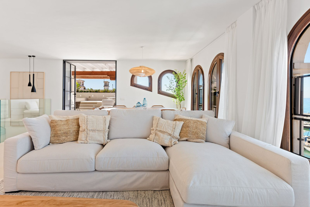 4 Bed Apartment for sale in La Duquesa Costa Del Sol, Málaga, Spain