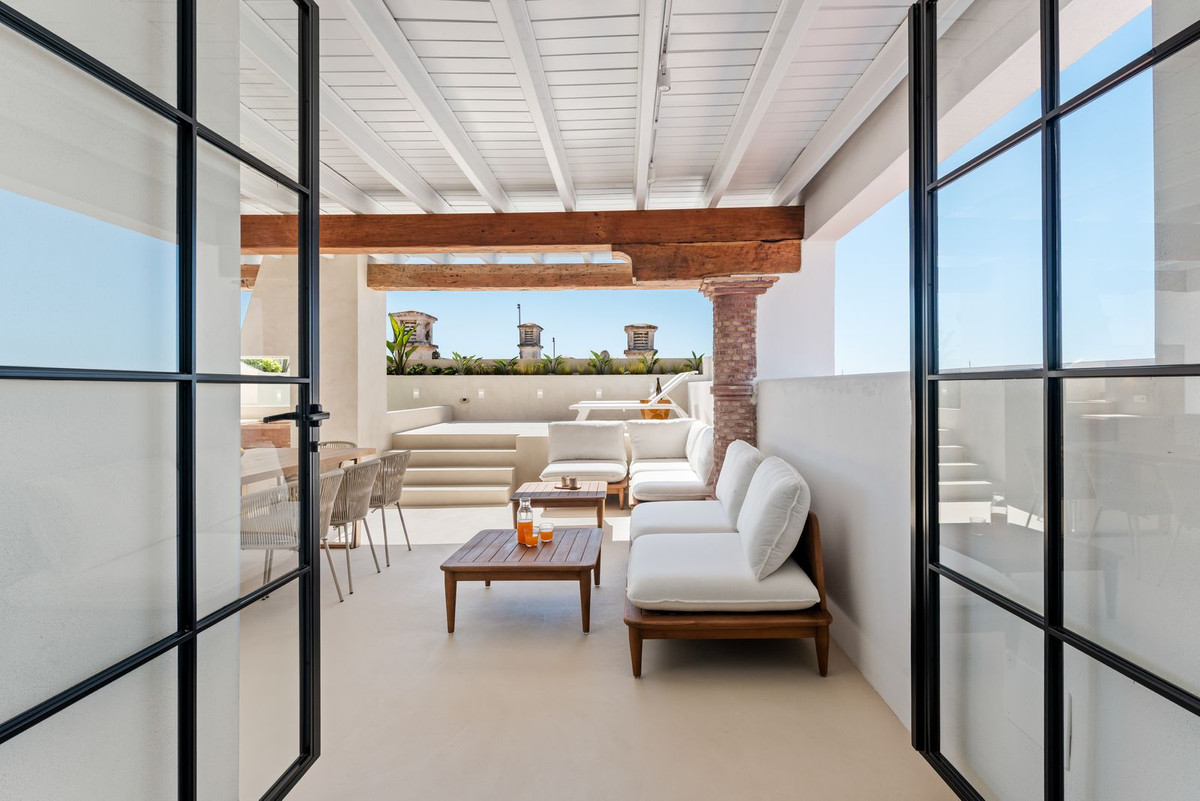 4 Bed Apartment for sale in La Duquesa Costa Del Sol, Málaga, Spain