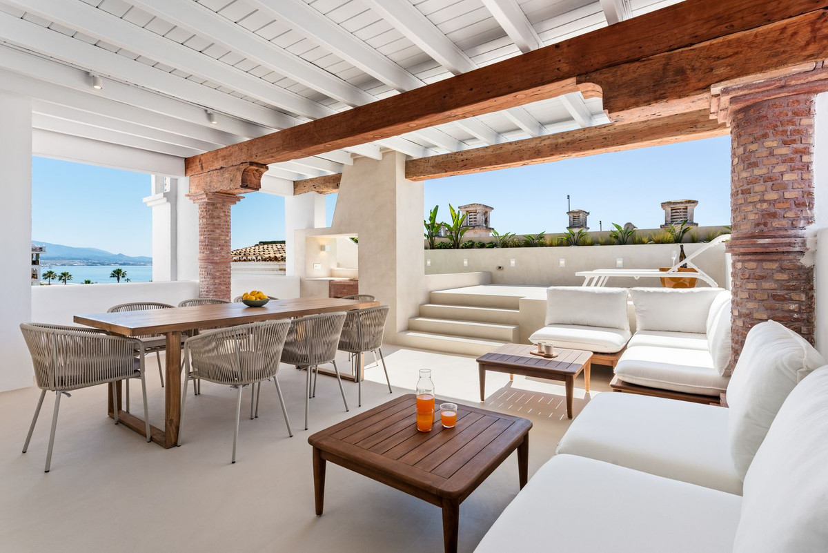 4 Bed Apartment for sale in La Duquesa Costa Del Sol, Málaga, Spain