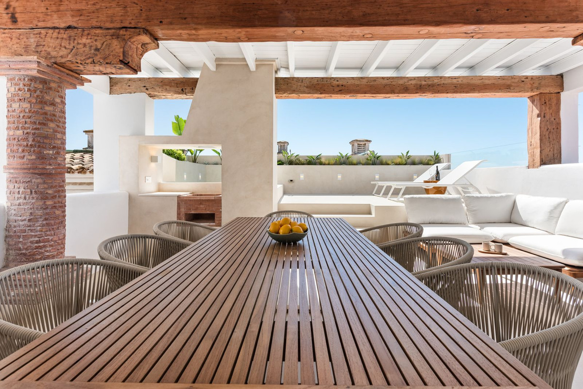 4 Bed Apartment for sale in La Duquesa Costa Del Sol, Málaga, Spain