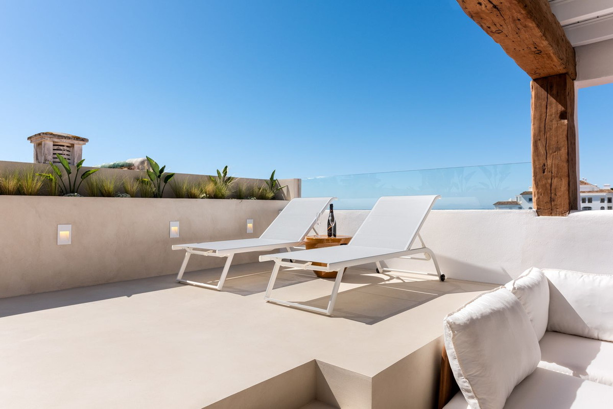 4 Bed Apartment for sale in La Duquesa Costa Del Sol, Málaga, Spain