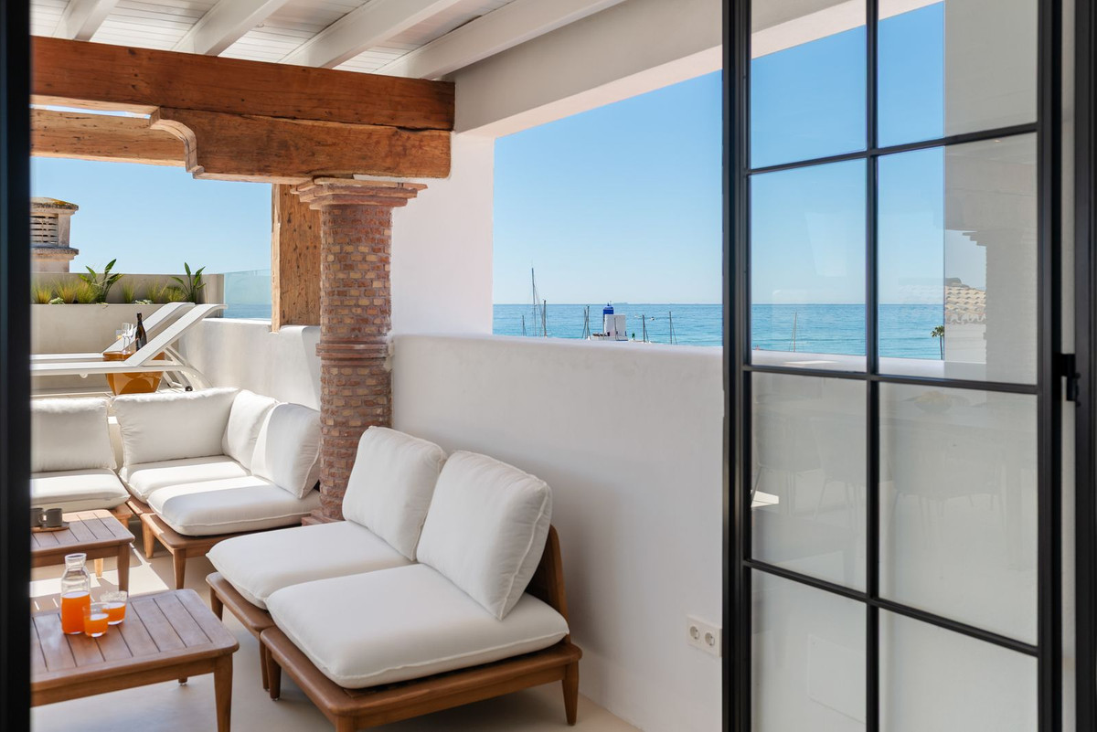 4 Bed Apartment for sale in La Duquesa Costa Del Sol, Málaga, Spain