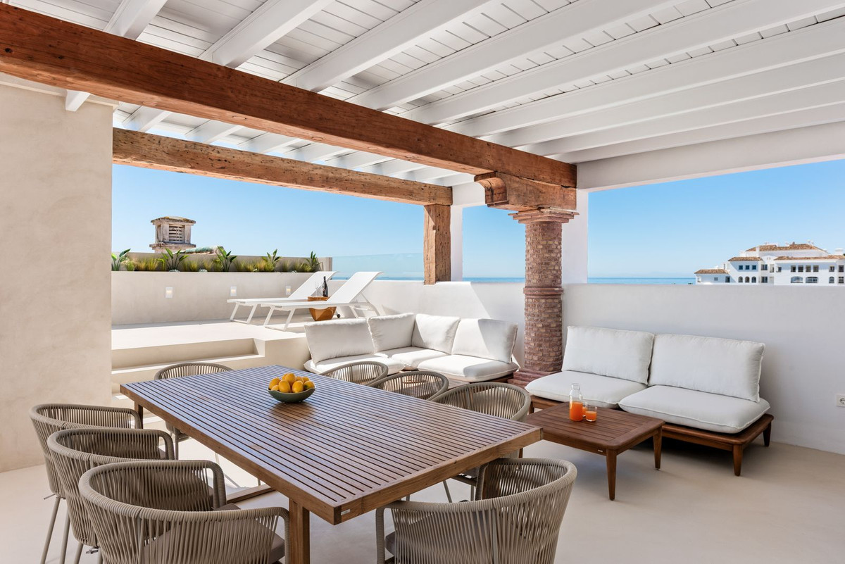 4 Bed Apartment for sale in La Duquesa Costa Del Sol, Málaga, Spain