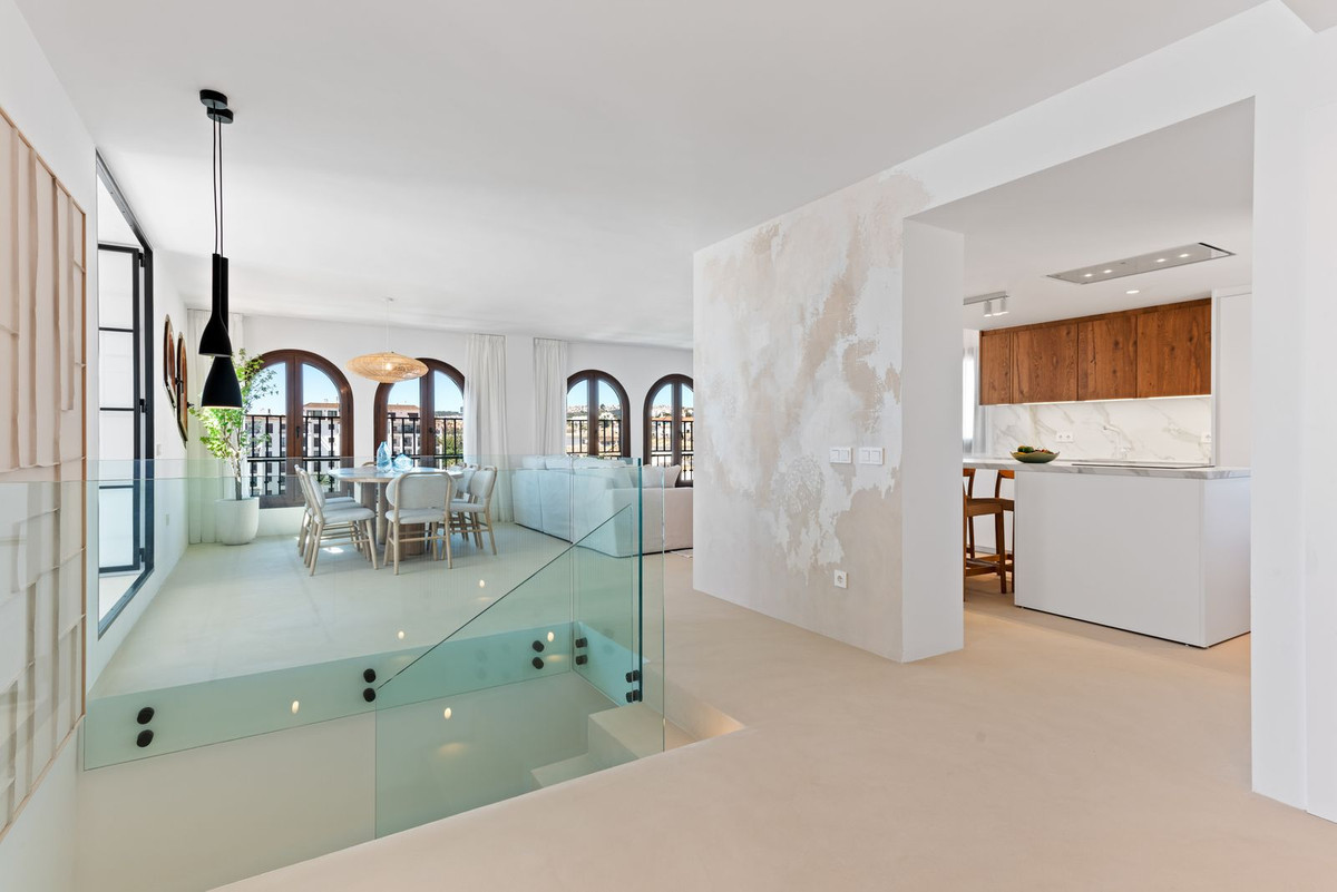 4 Bed Apartment for sale in La Duquesa Costa Del Sol, Málaga, Spain