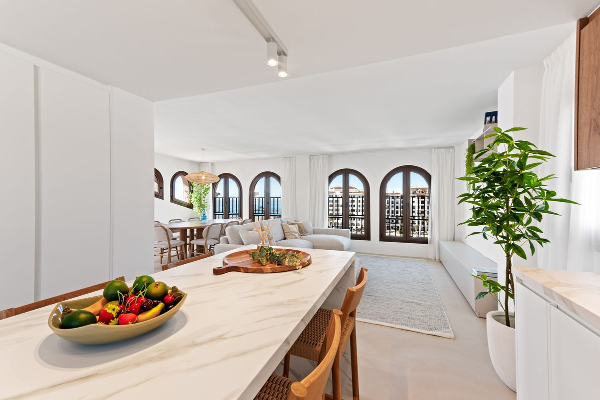 4 Bed Apartment for sale in La Duquesa Costa Del Sol, Málaga, Spain
