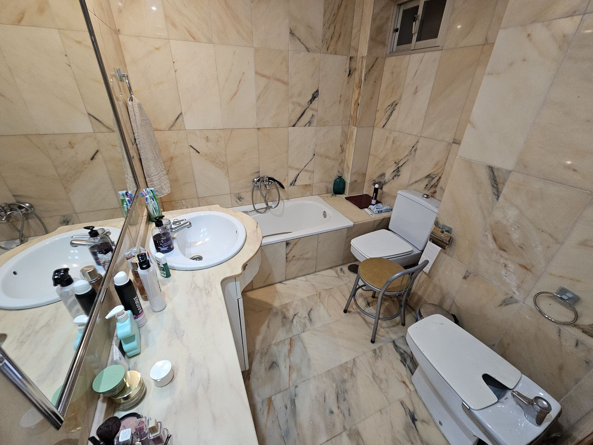 3 Bed Apartment for sale in Estepona Costa Del Sol, Málaga, Spain