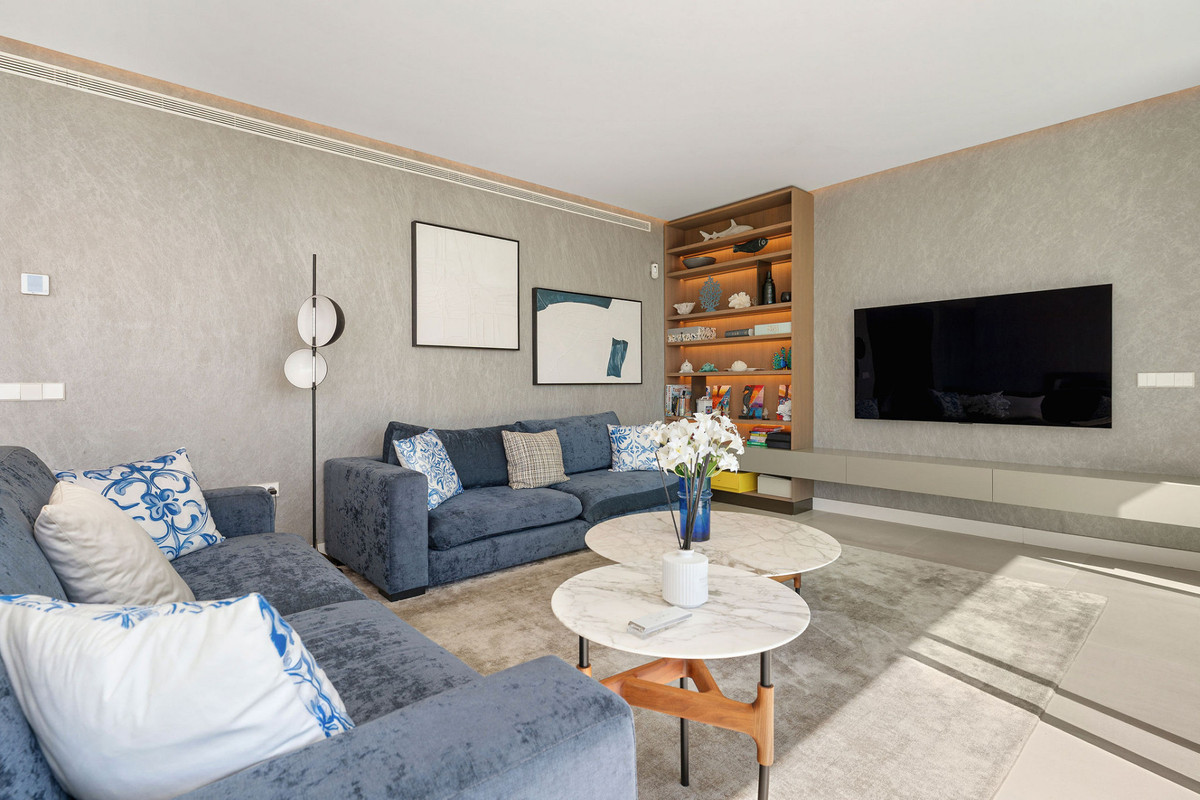 Se vende Villa - Chalet de 5 dormitorios en Costa Del Sol, Cadiz, España