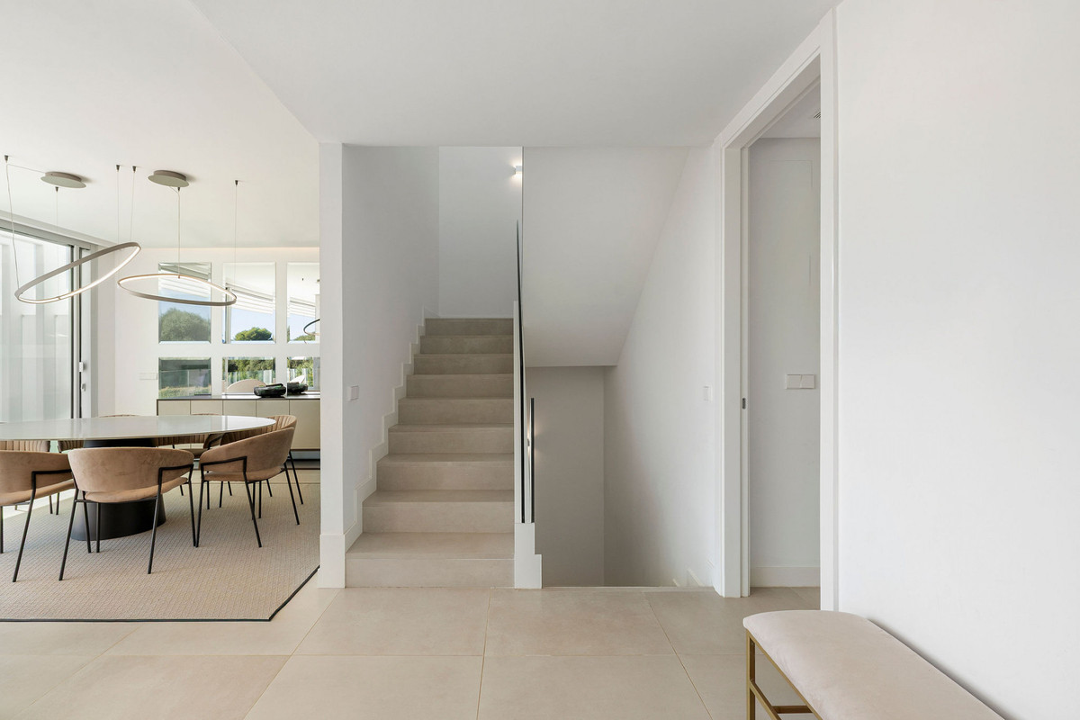 Se vende Villa - Chalet de 5 dormitorios en Costa Del Sol, Cadiz, España