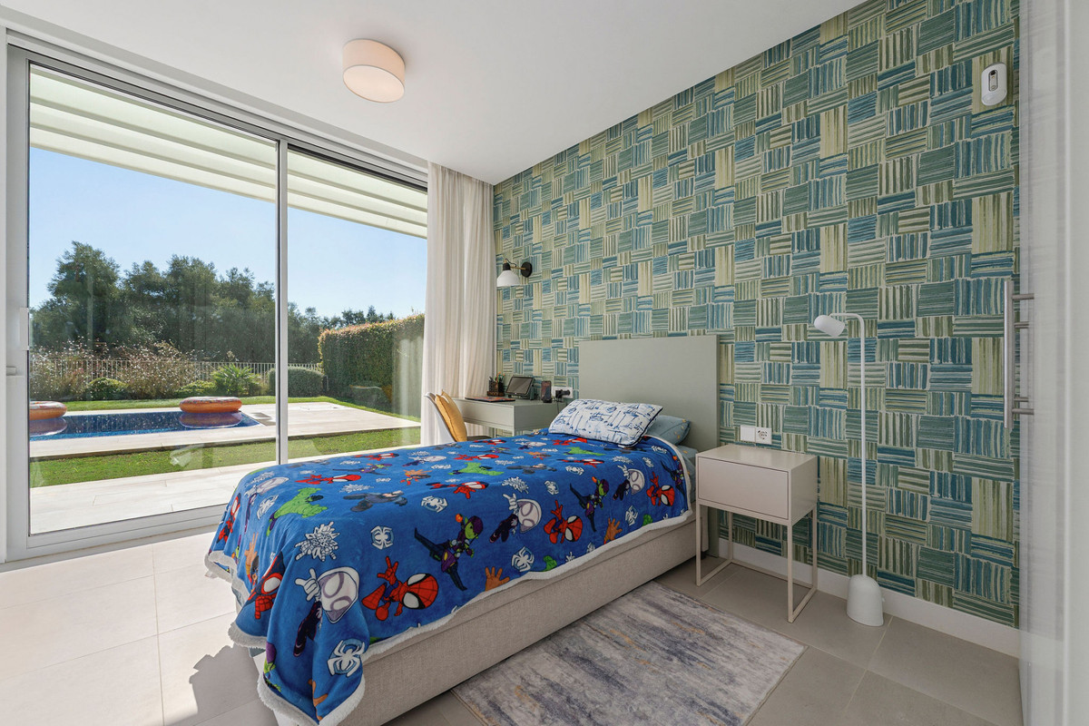 Se vende Villa - Chalet de 5 dormitorios en Costa Del Sol, Cadiz, España