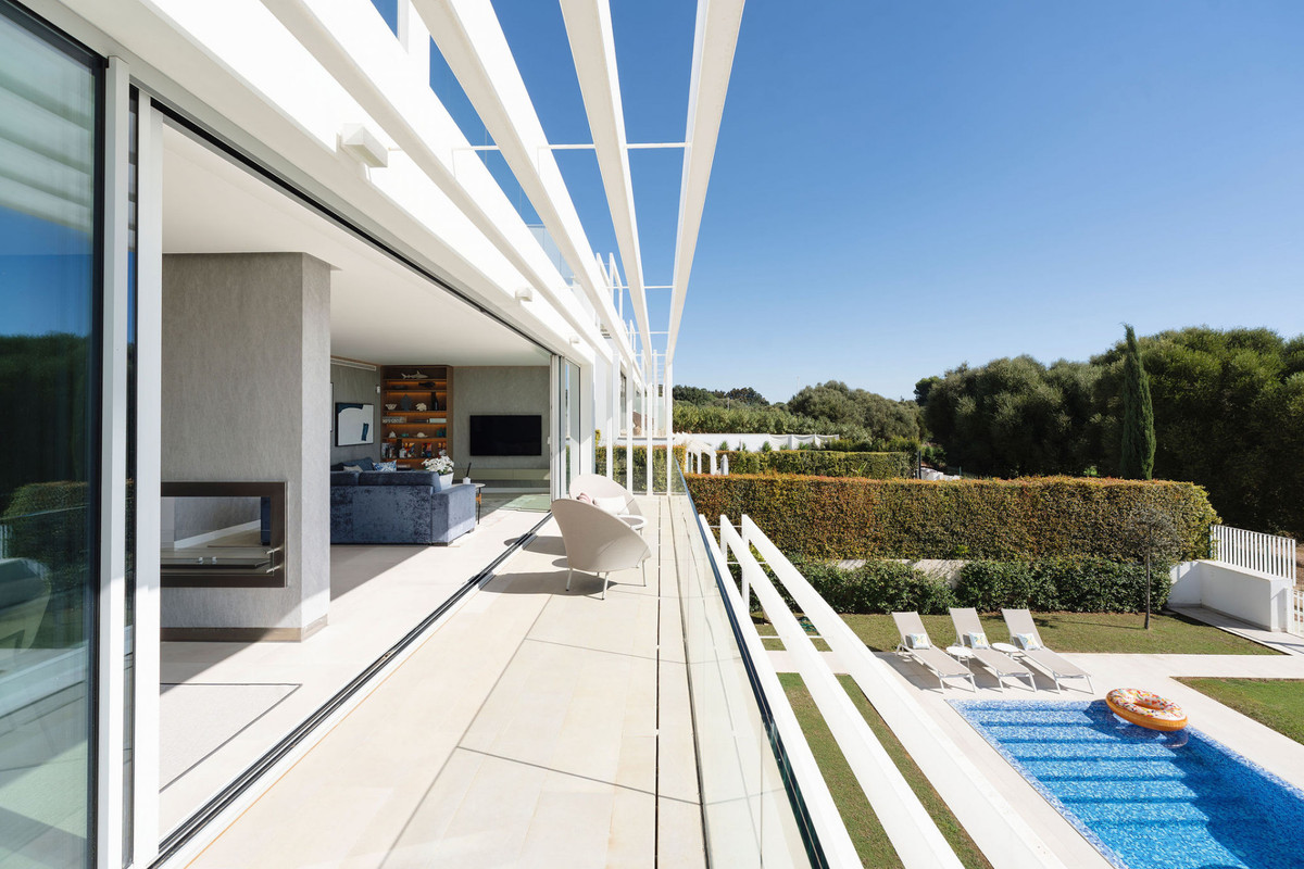 Se vende Villa - Chalet de 5 dormitorios en Costa Del Sol, Cadiz, España