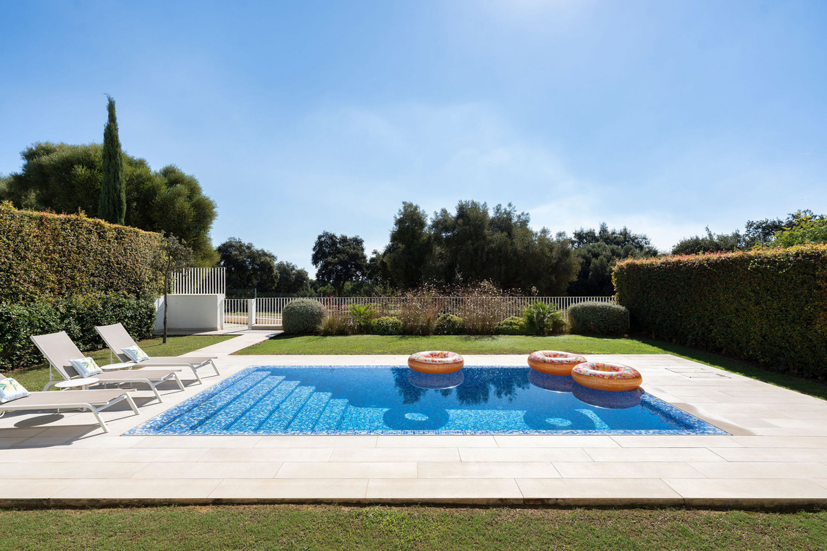 Se vende Villa - Chalet de 5 dormitorios en Costa Del Sol, Cadiz, España