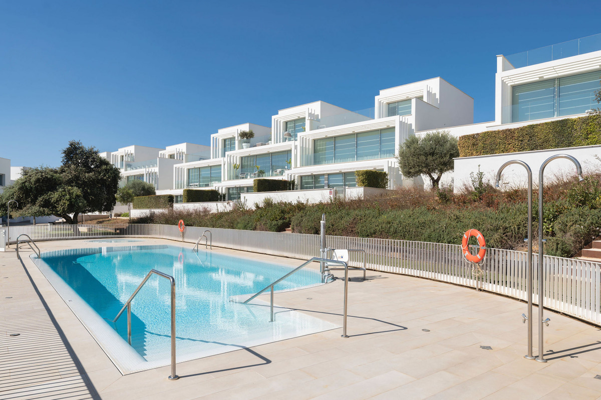 Se vende Villa - Chalet de 5 dormitorios en Costa Del Sol, Cadiz, España