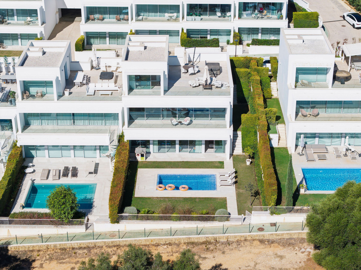 Se vende Villa - Chalet de 5 dormitorios en Costa Del Sol, Cadiz, España