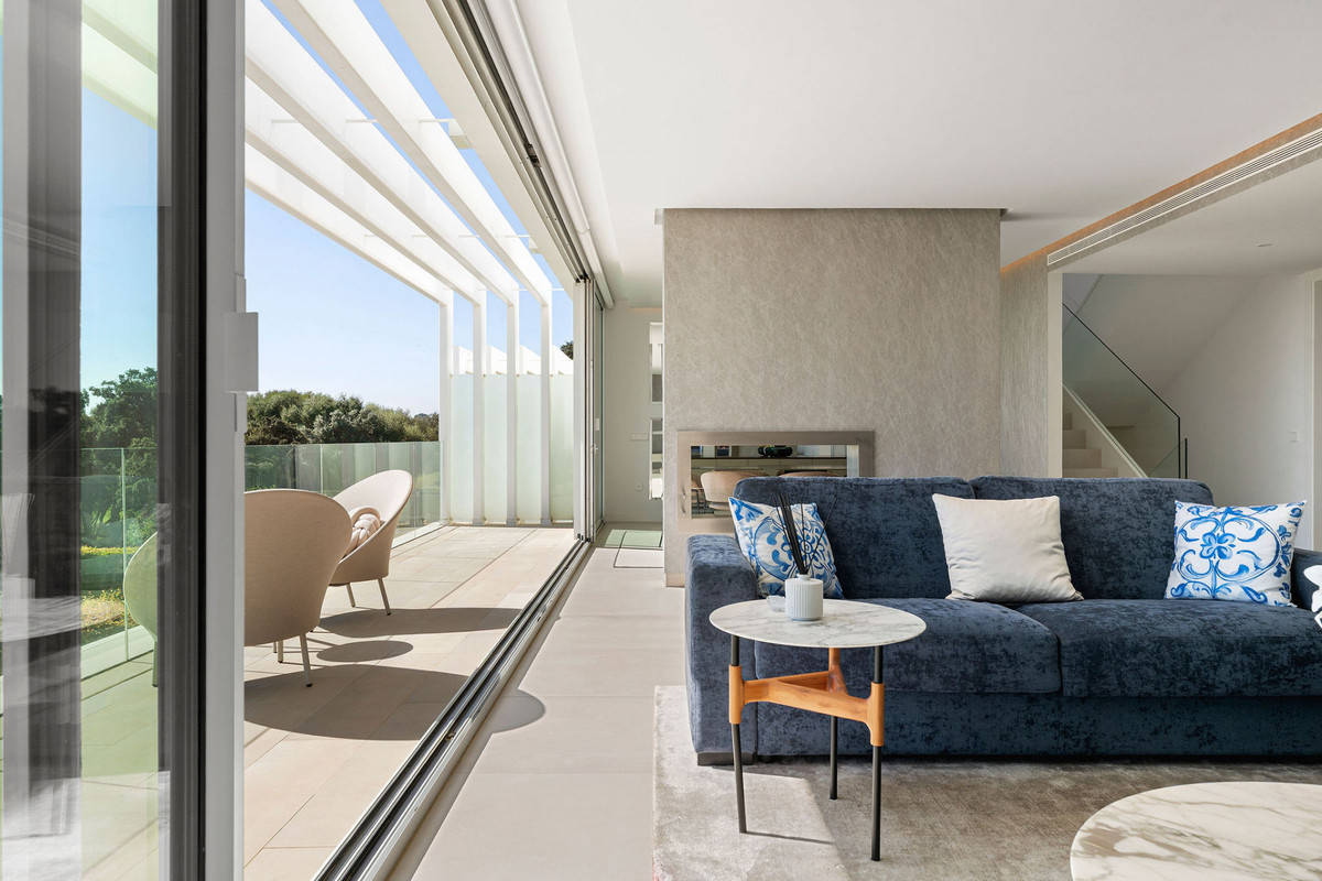 Se vende Villa - Chalet de 5 dormitorios en Costa Del Sol, Cadiz, España