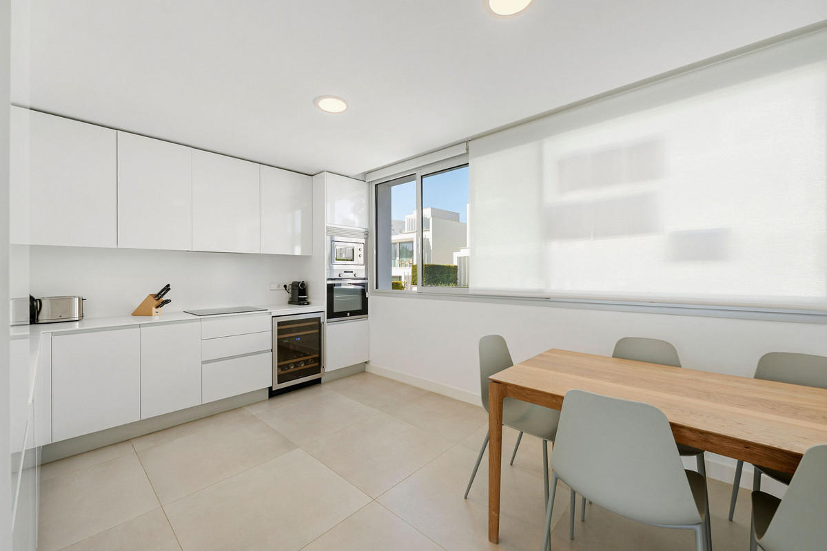 Se vende Villa - Chalet de 5 dormitorios en Costa Del Sol, Cadiz, España