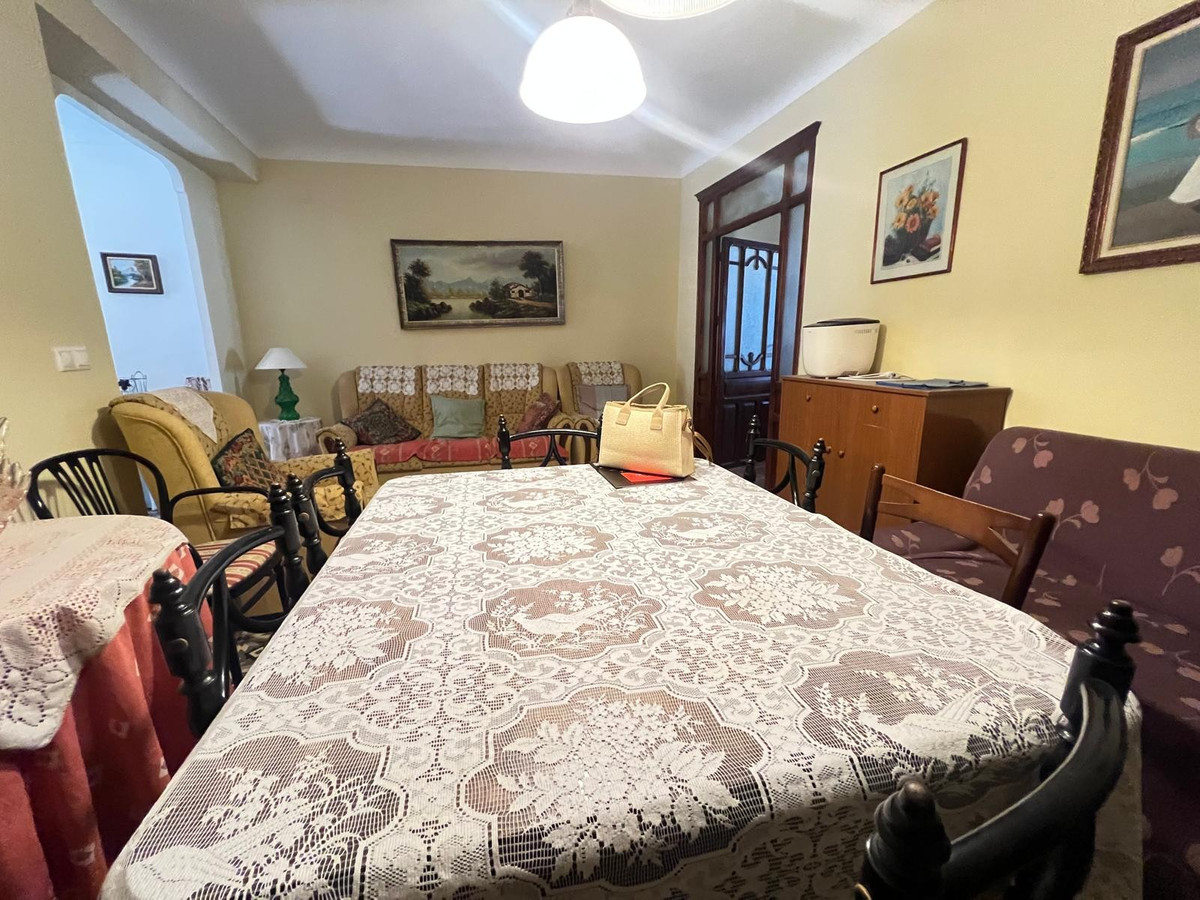 5 Bed Townhouse for sale in Pinoso Costa Blanca, Alicante, Spain