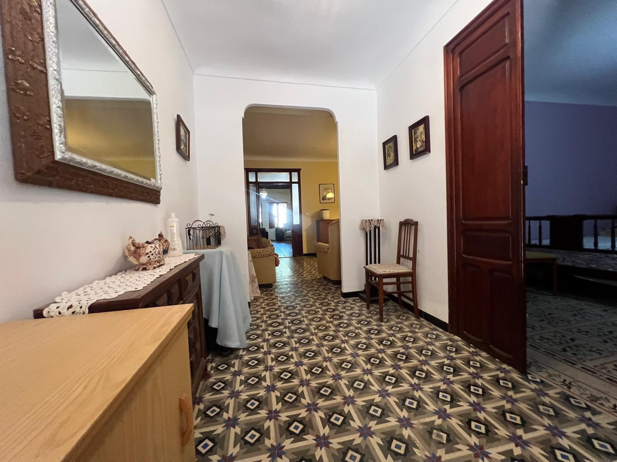 5 Bed Townhouse for sale in Pinoso Costa Blanca, Alicante, Spain