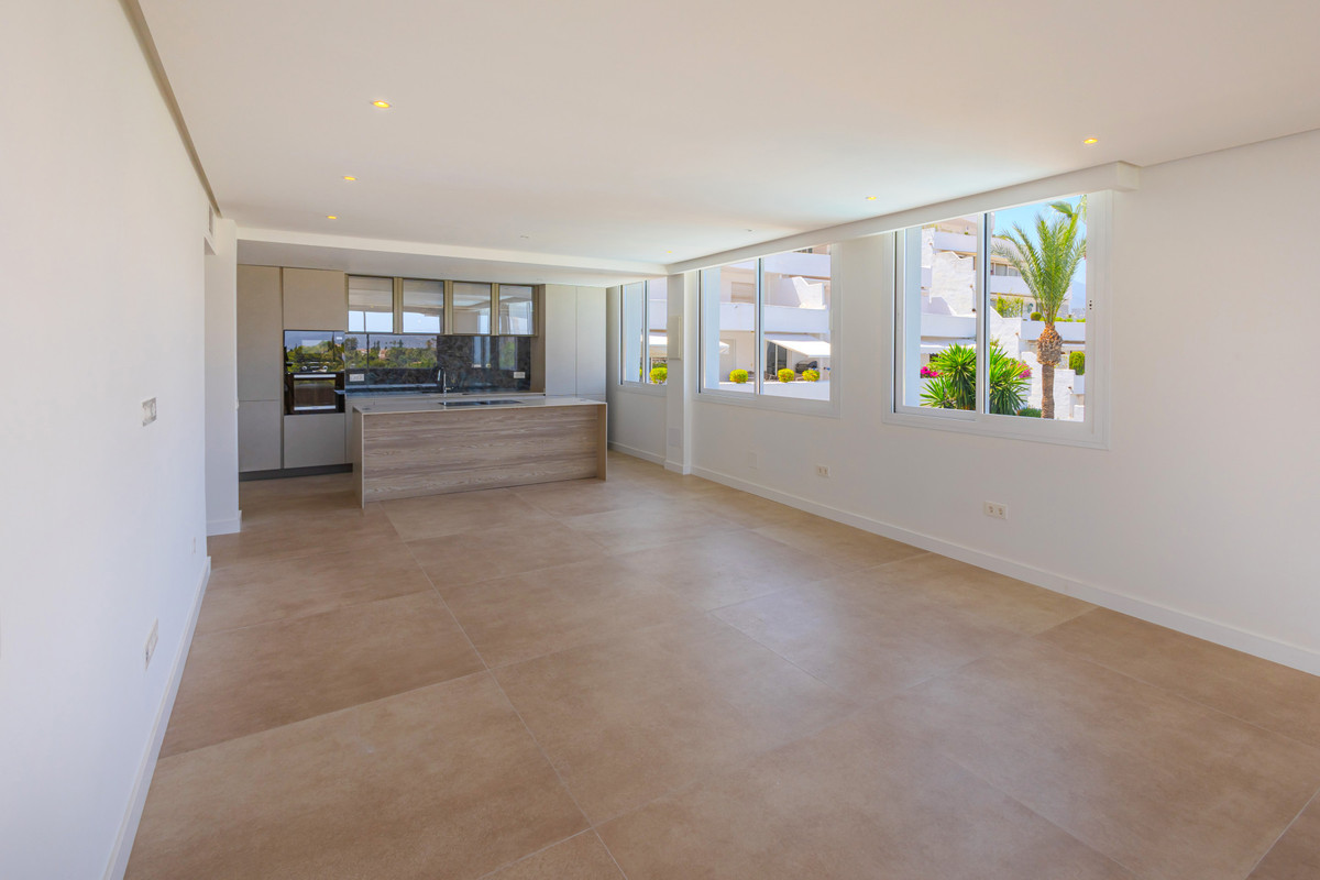 2 Bed Apartment for sale in Nueva Andalucía Costa Del Sol, Málaga, Spain