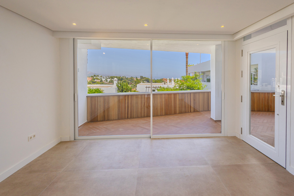 2 Bed Apartment for sale in Nueva Andalucía Costa Del Sol, Málaga, Spain