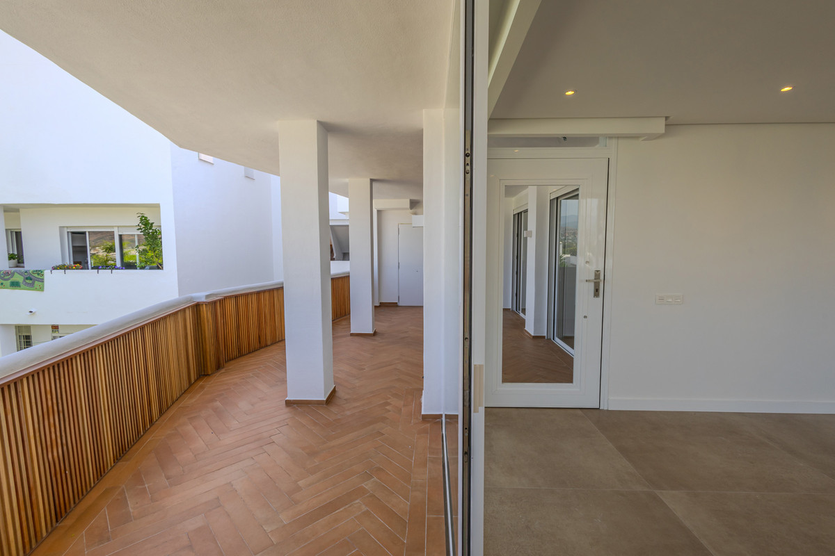 2 Bed Apartment for sale in Nueva Andalucía Costa Del Sol, Málaga, Spain