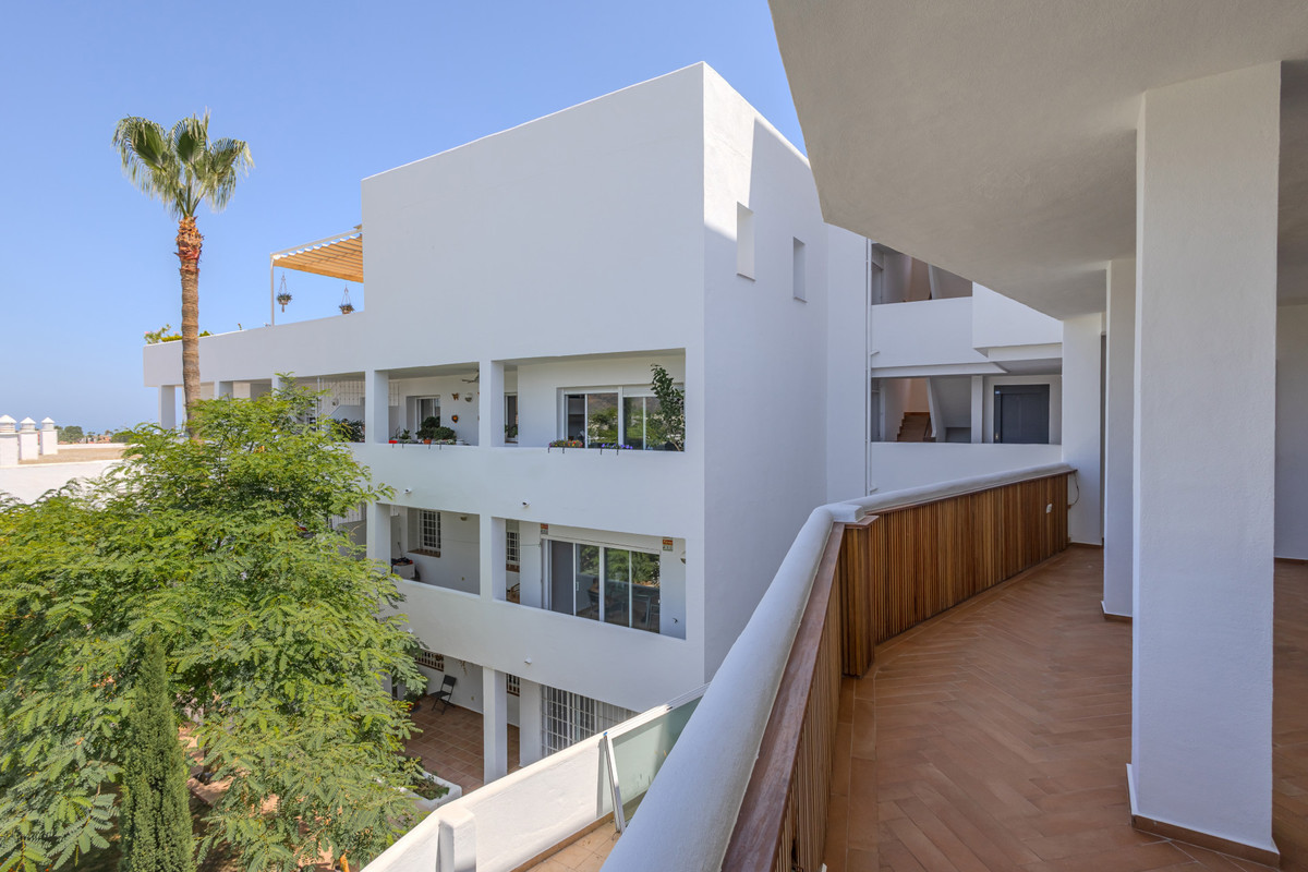2 Bed Apartment for sale in Nueva Andalucía Costa Del Sol, Málaga, Spain