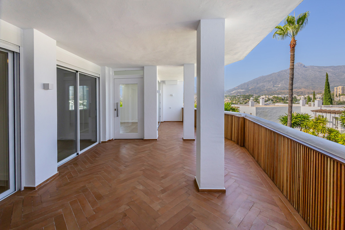 2 Bed Apartment for sale in Nueva Andalucía Costa Del Sol, Málaga, Spain