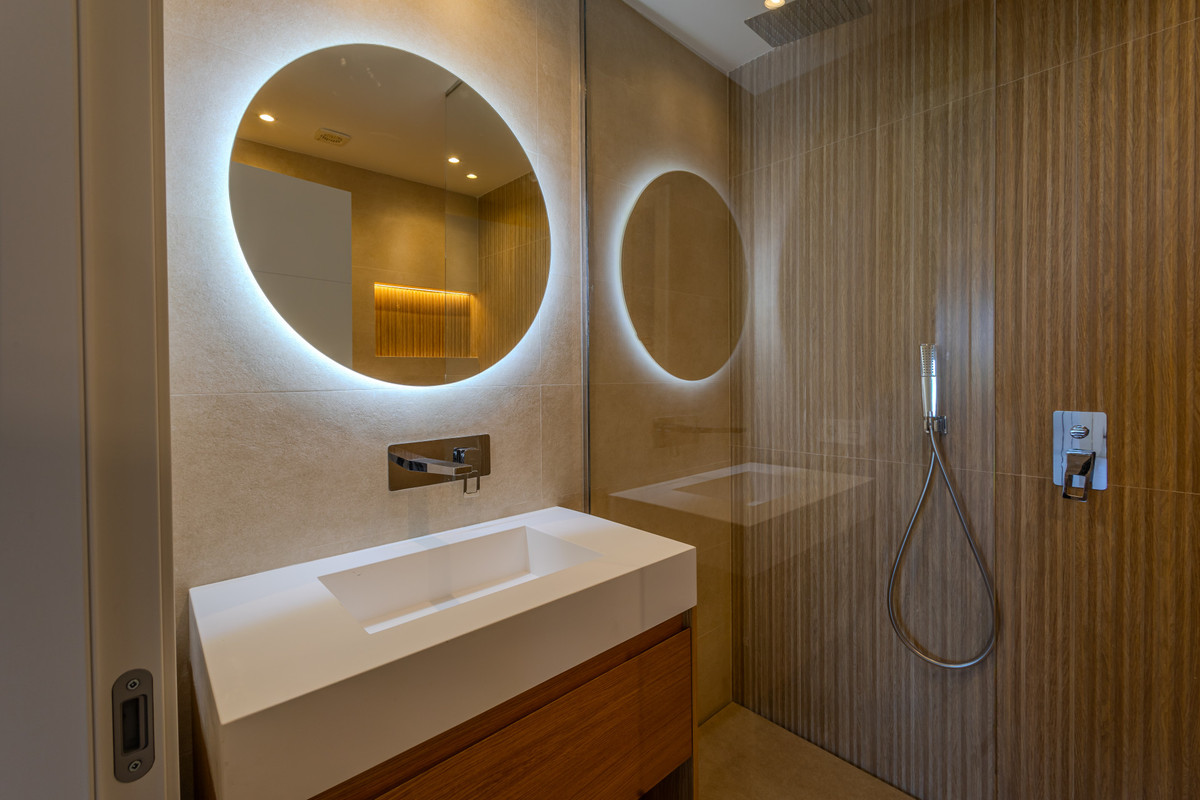 2 Bed Apartment for sale in Nueva Andalucía Costa Del Sol, Málaga, Spain