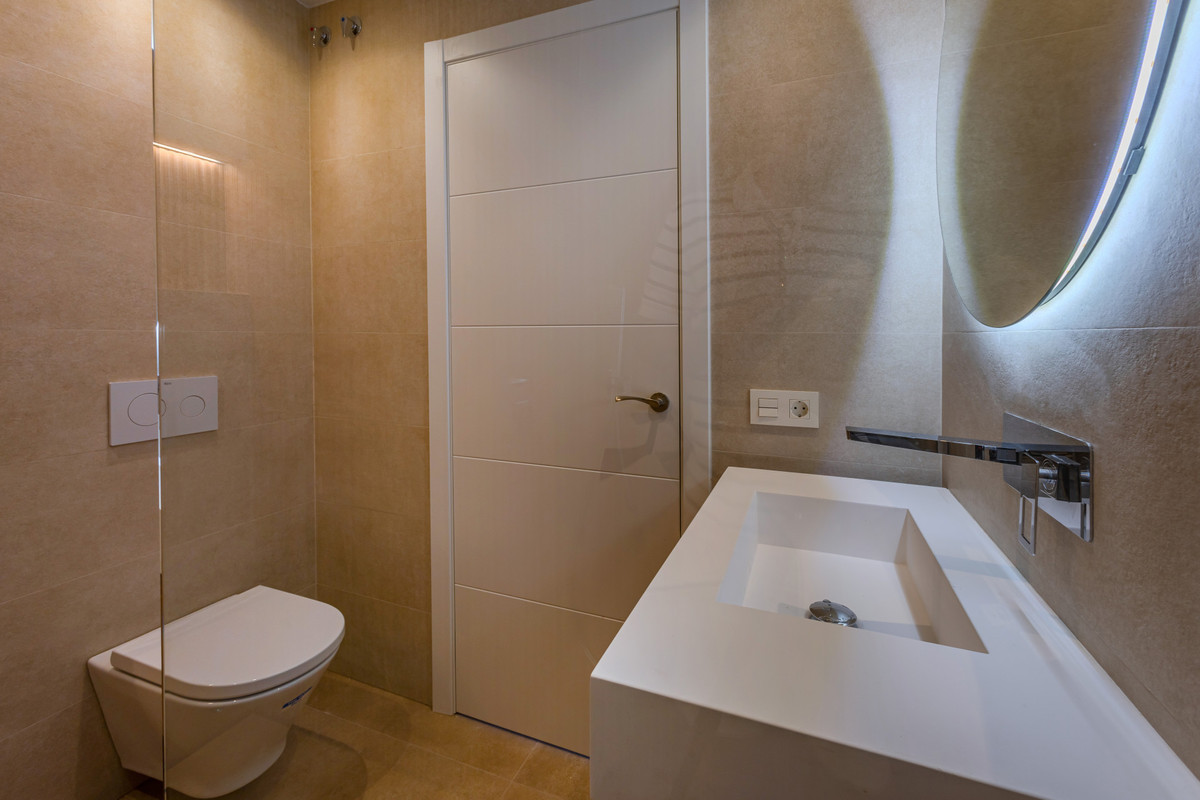 2 Bed Apartment for sale in Nueva Andalucía Costa Del Sol, Málaga, Spain