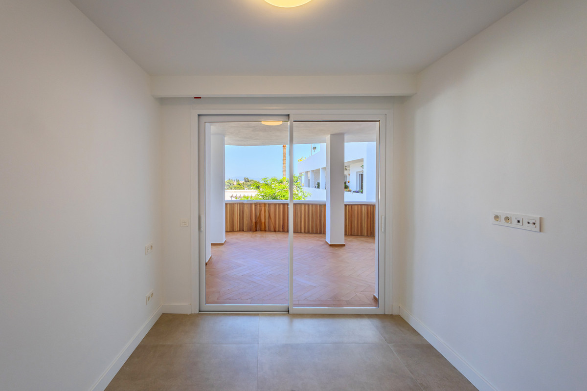 2 Bed Apartment for sale in Nueva Andalucía Costa Del Sol, Málaga, Spain