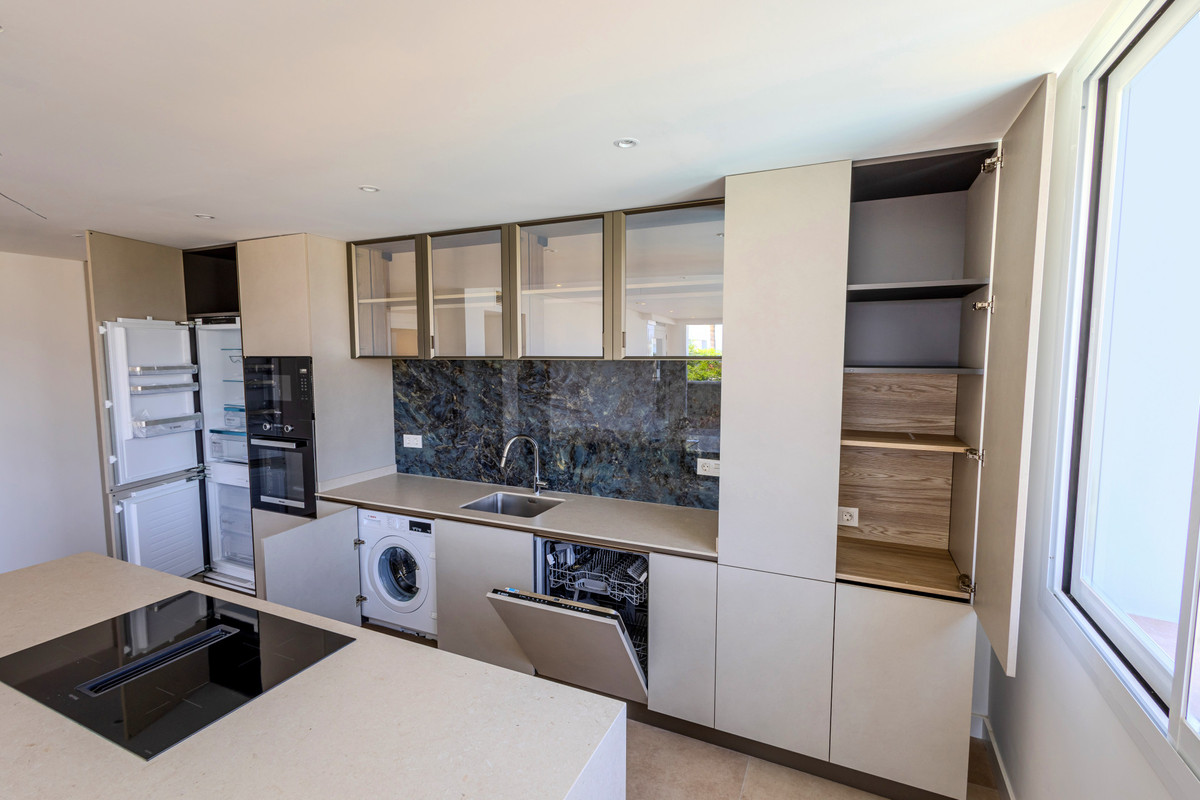 2 Bed Apartment for sale in Nueva Andalucía Costa Del Sol, Málaga, Spain