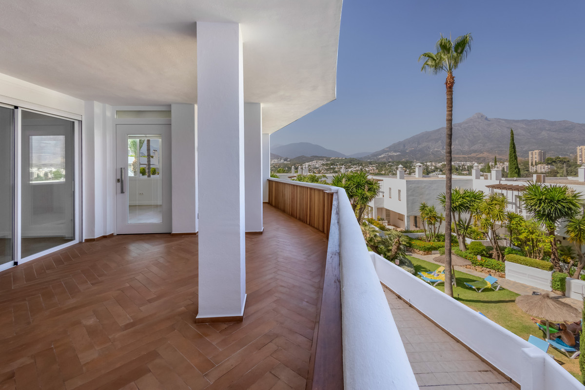 2 Bed Apartment for sale in Nueva Andalucía Costa Del Sol, Málaga, Spain