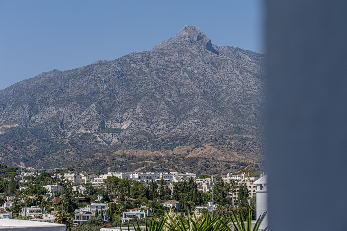 2 Bed Apartment for sale in Nueva Andalucía Costa Del Sol, Málaga, Spain
