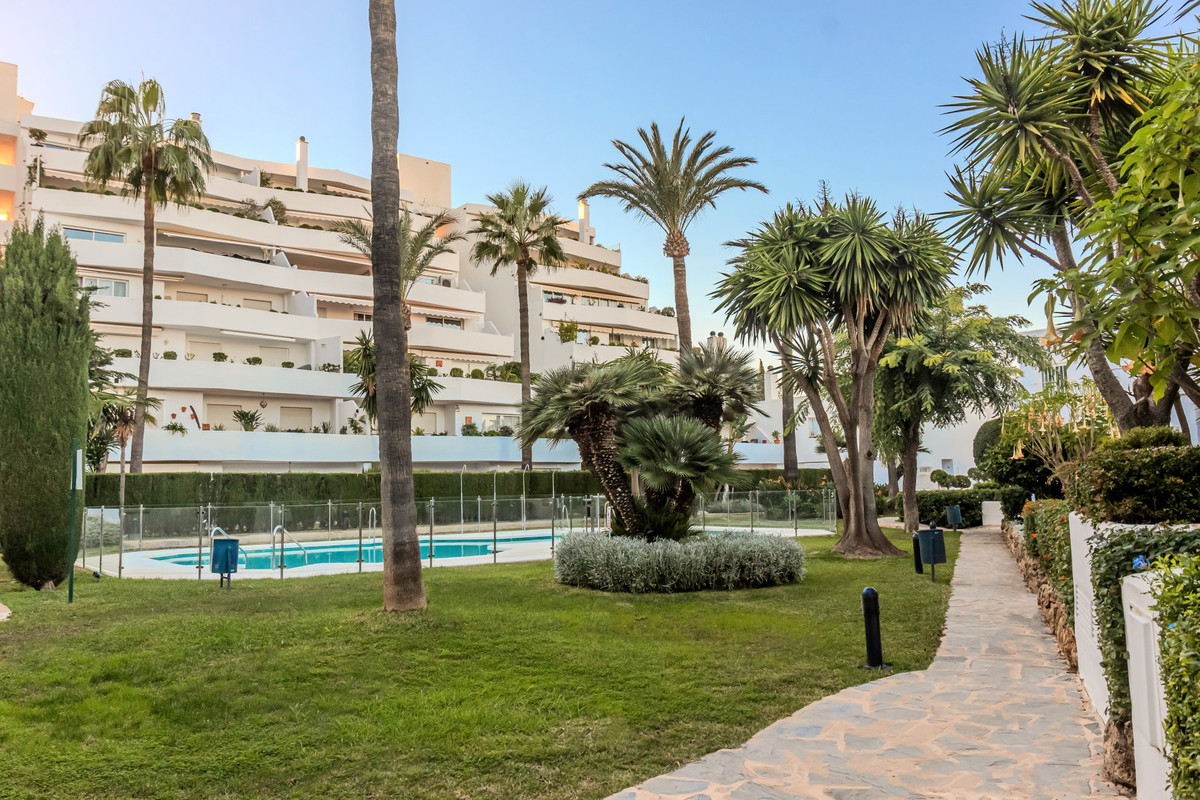 2 Bed Apartment for sale in Nueva Andalucía Costa Del Sol, Málaga, Spain