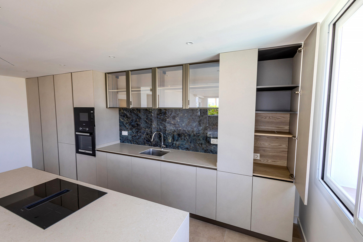 2 Bed Apartment for sale in Nueva Andalucía Costa Del Sol, Málaga, Spain