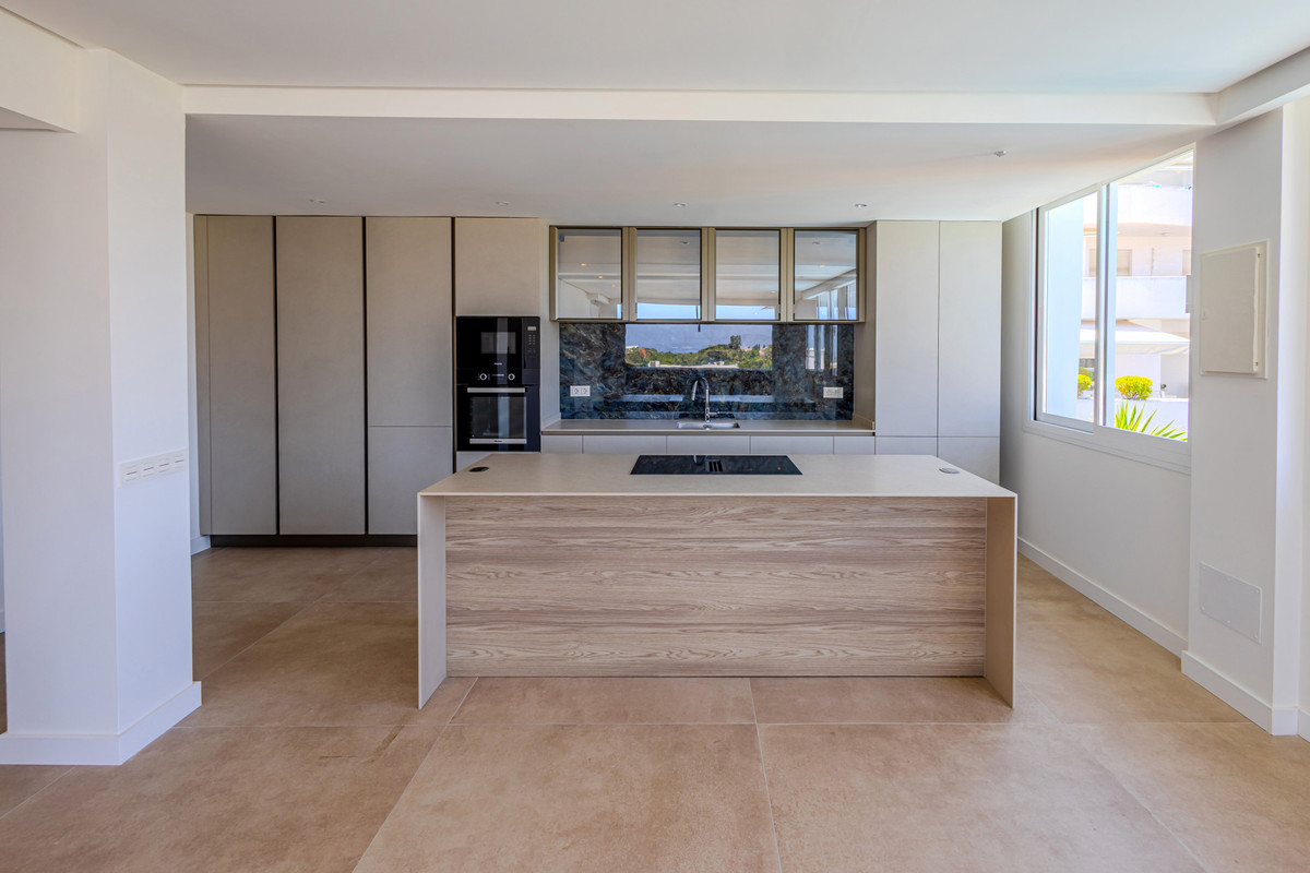 2 Bed Apartment for sale in Nueva Andalucía Costa Del Sol, Málaga, Spain