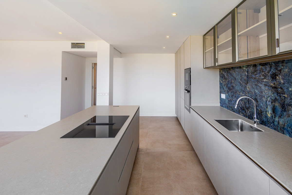 2 Bed Apartment for sale in Nueva Andalucía Costa Del Sol, Málaga, Spain