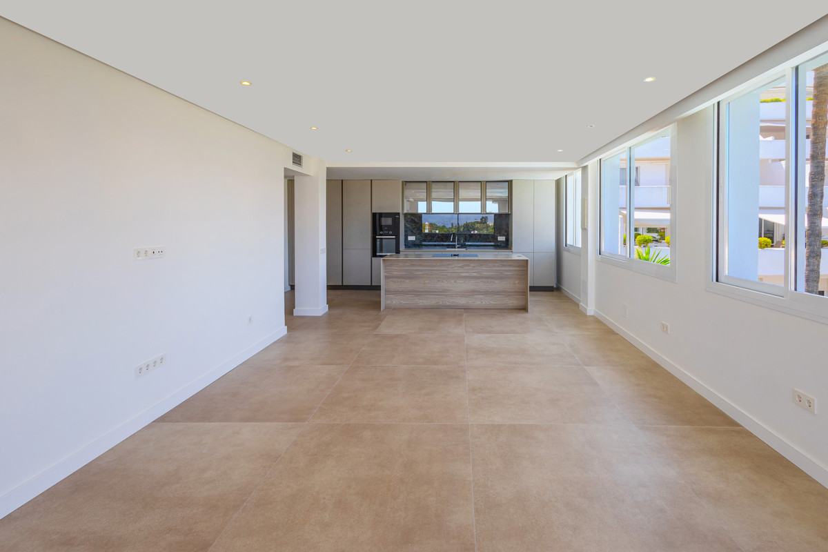 2 Bed Apartment for sale in Nueva Andalucía Costa Del Sol, Málaga, Spain