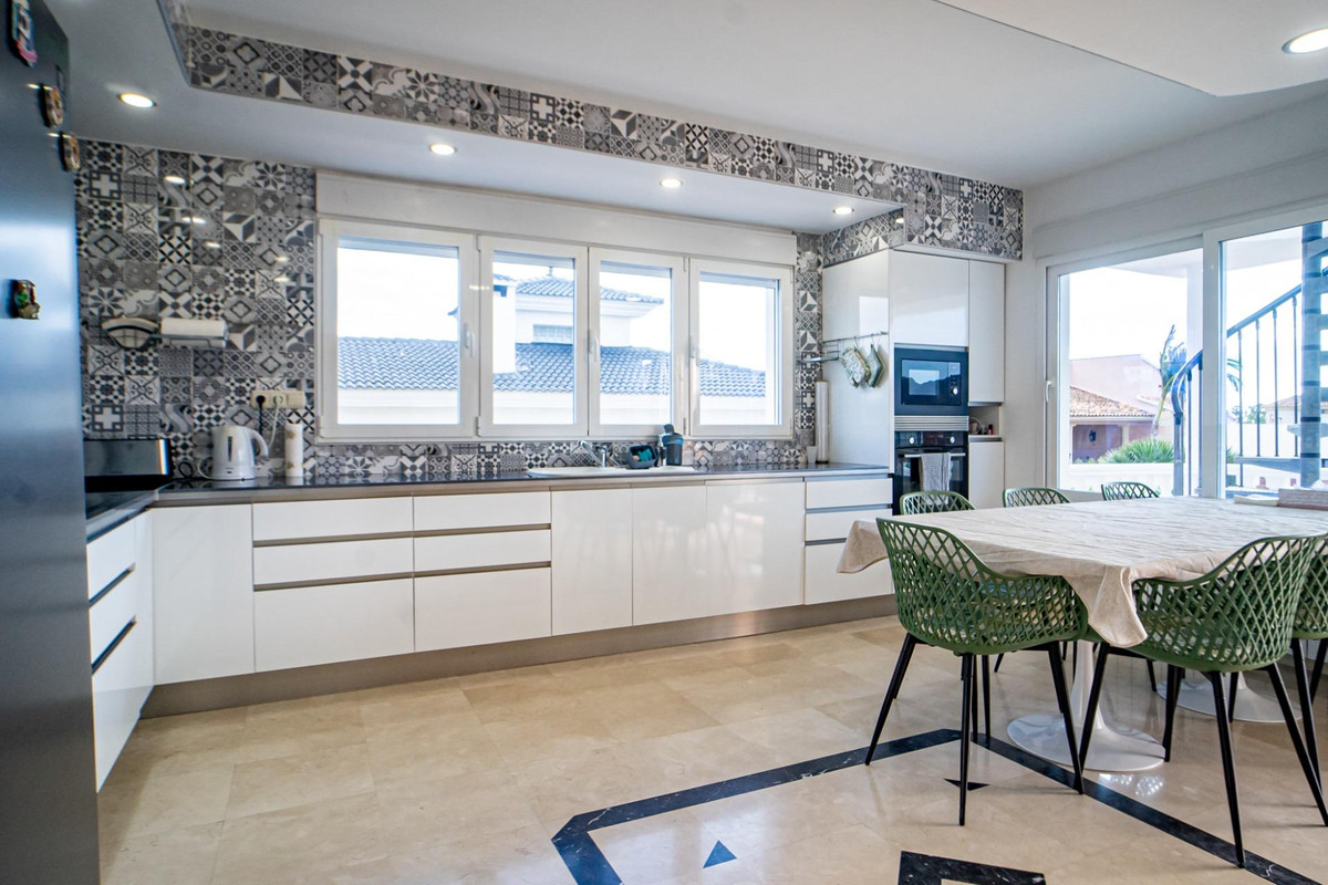 4 Bed Townhouse for sale in Lalfás Del Pi Costa Blanca, Alicante, Spain