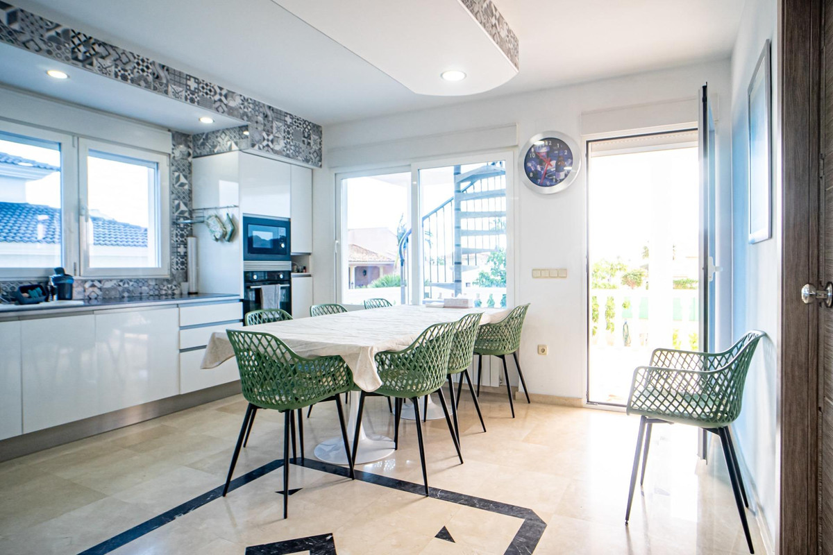 4 Bed Townhouse for sale in Lalfás Del Pi Costa Blanca, Alicante, Spain