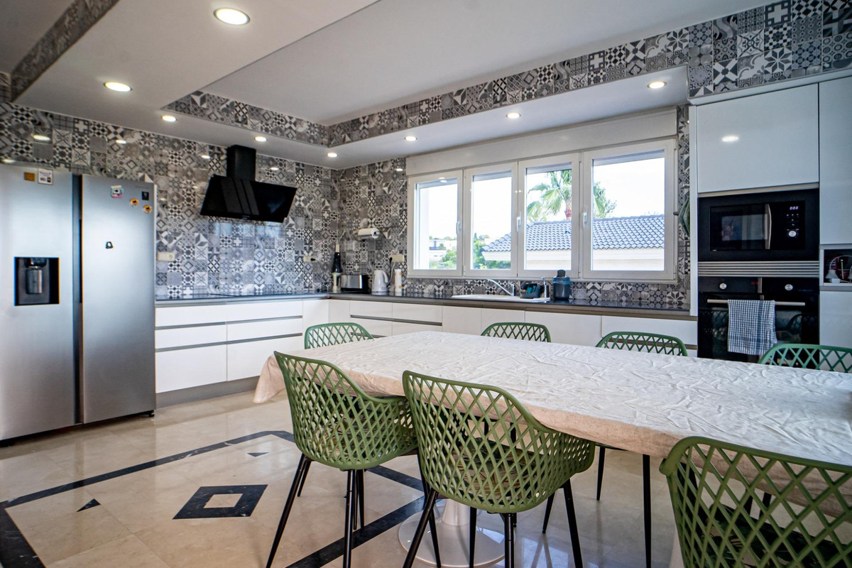 4 Bed Townhouse for sale in Lalfás Del Pi Costa Blanca, Alicante, Spain
