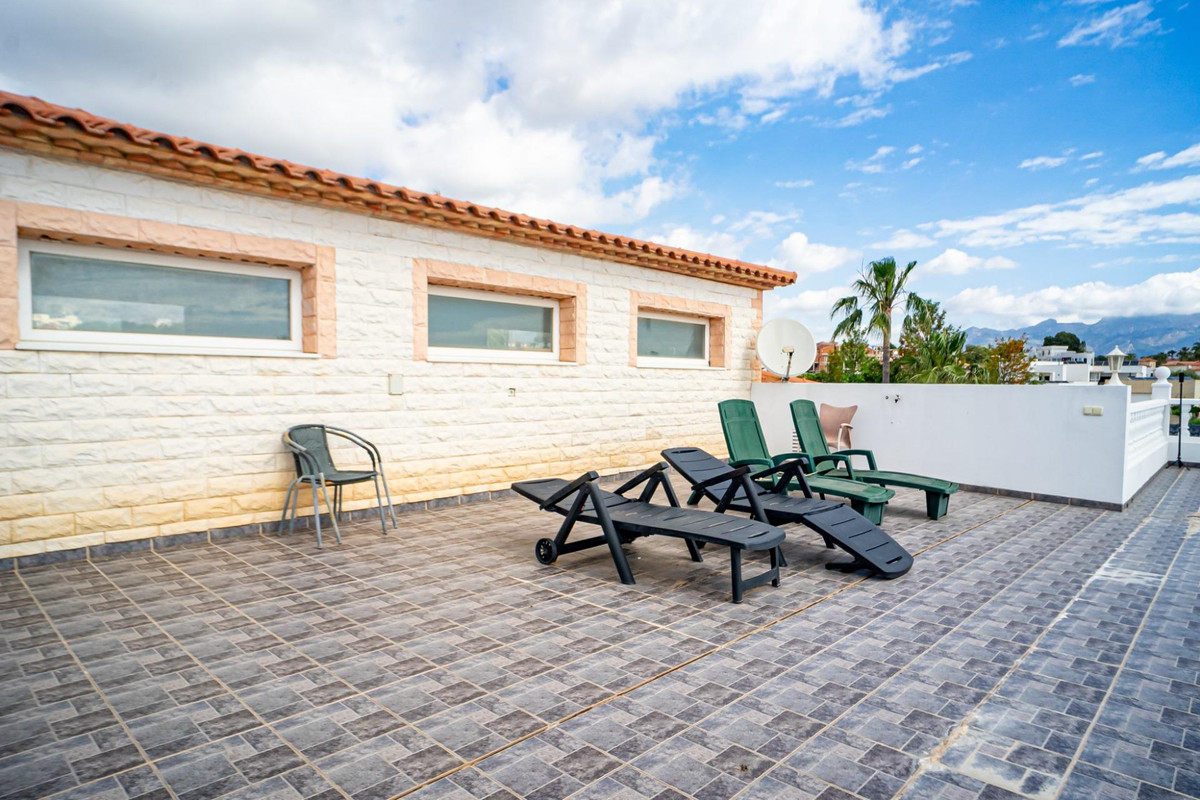 4 Bed Townhouse for sale in Lalfás Del Pi Costa Blanca, Alicante, Spain