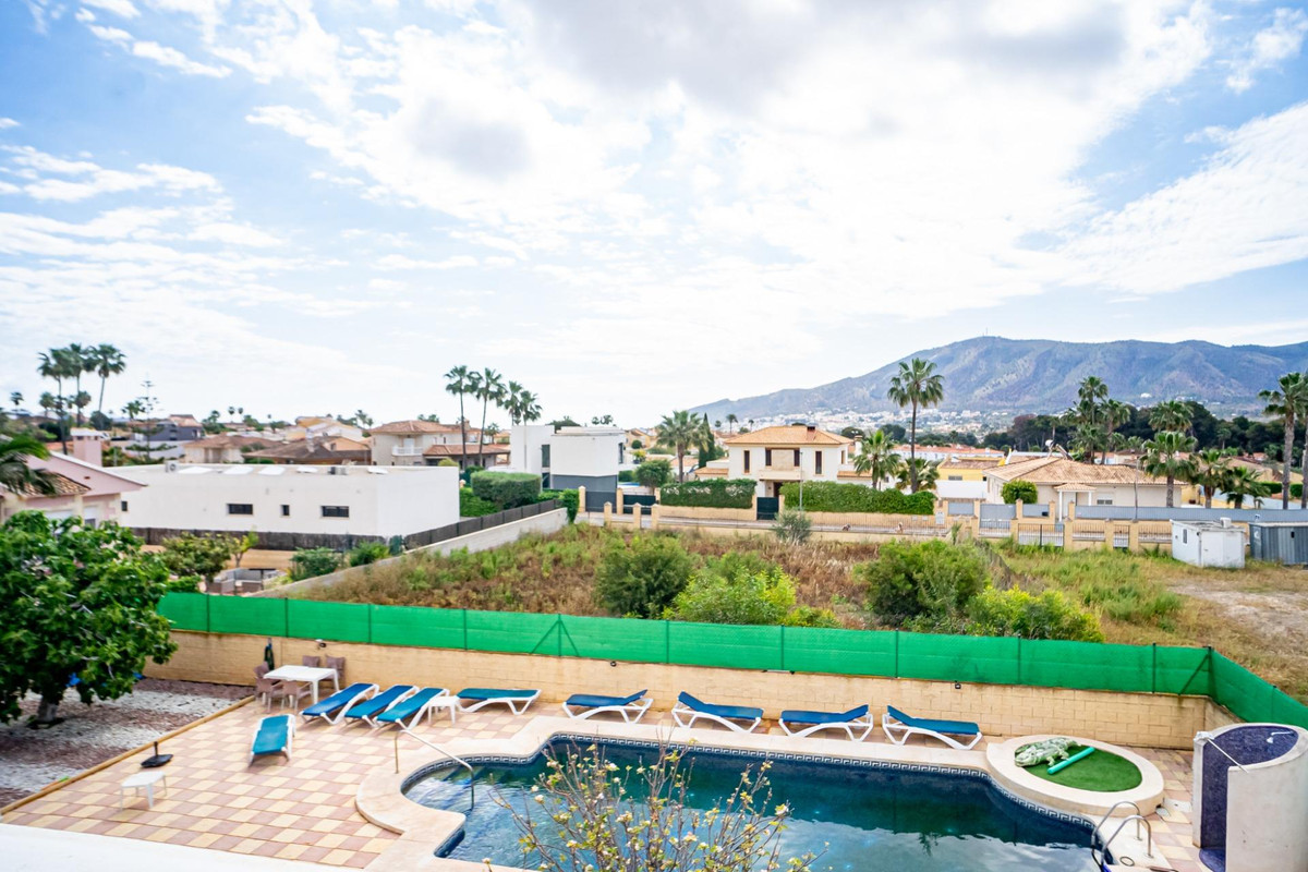 4 Bed Townhouse for sale in Lalfás Del Pi Costa Blanca, Alicante, Spain