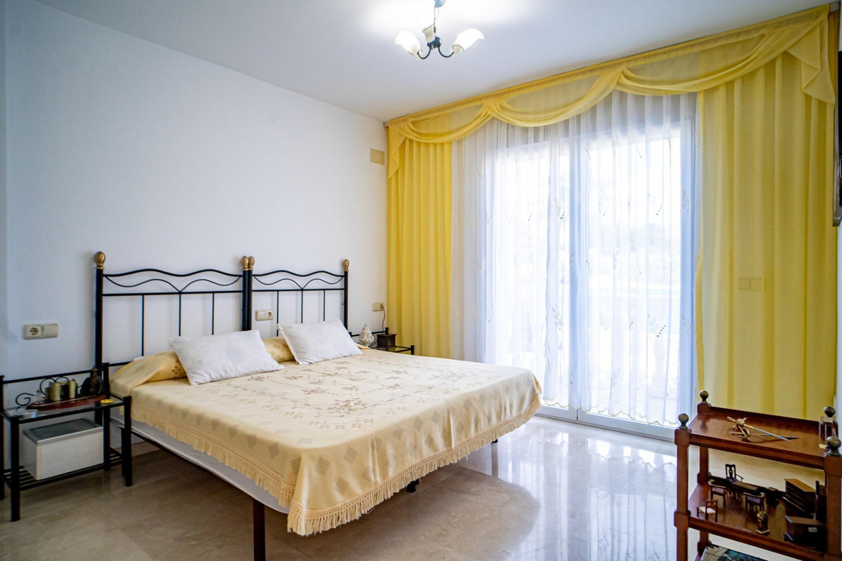 4 Bed Townhouse for sale in Lalfás Del Pi Costa Blanca, Alicante, Spain