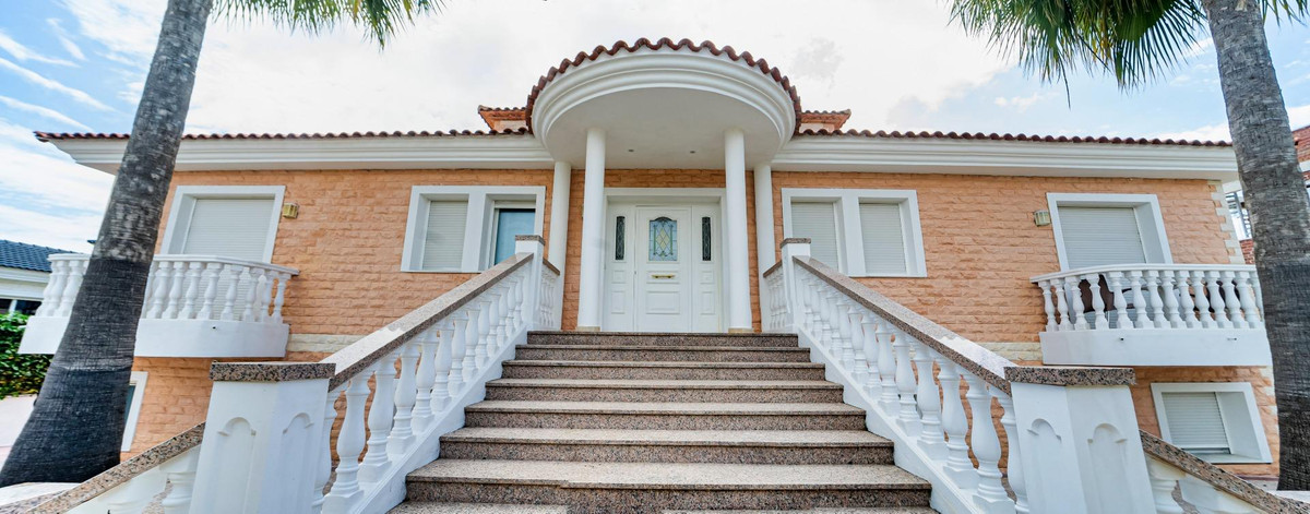 4 Bed Townhouse for sale in Lalfás Del Pi Costa Blanca, Alicante, Spain