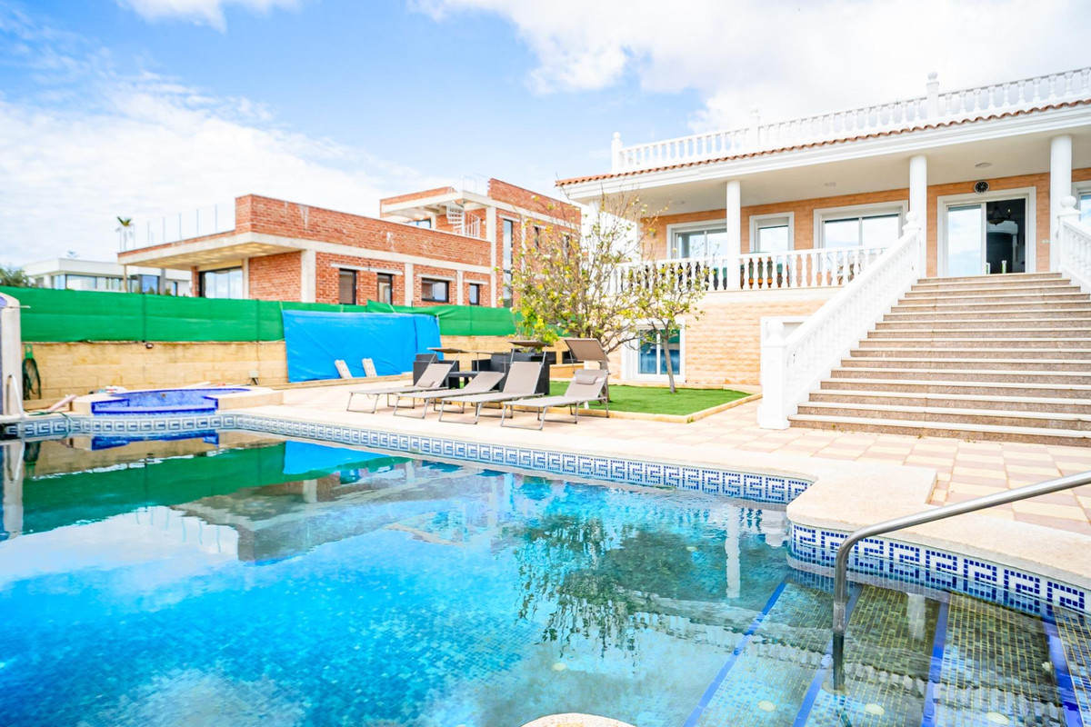 4 Bed Townhouse for sale in Lalfás Del Pi Costa Blanca, Alicante, Spain