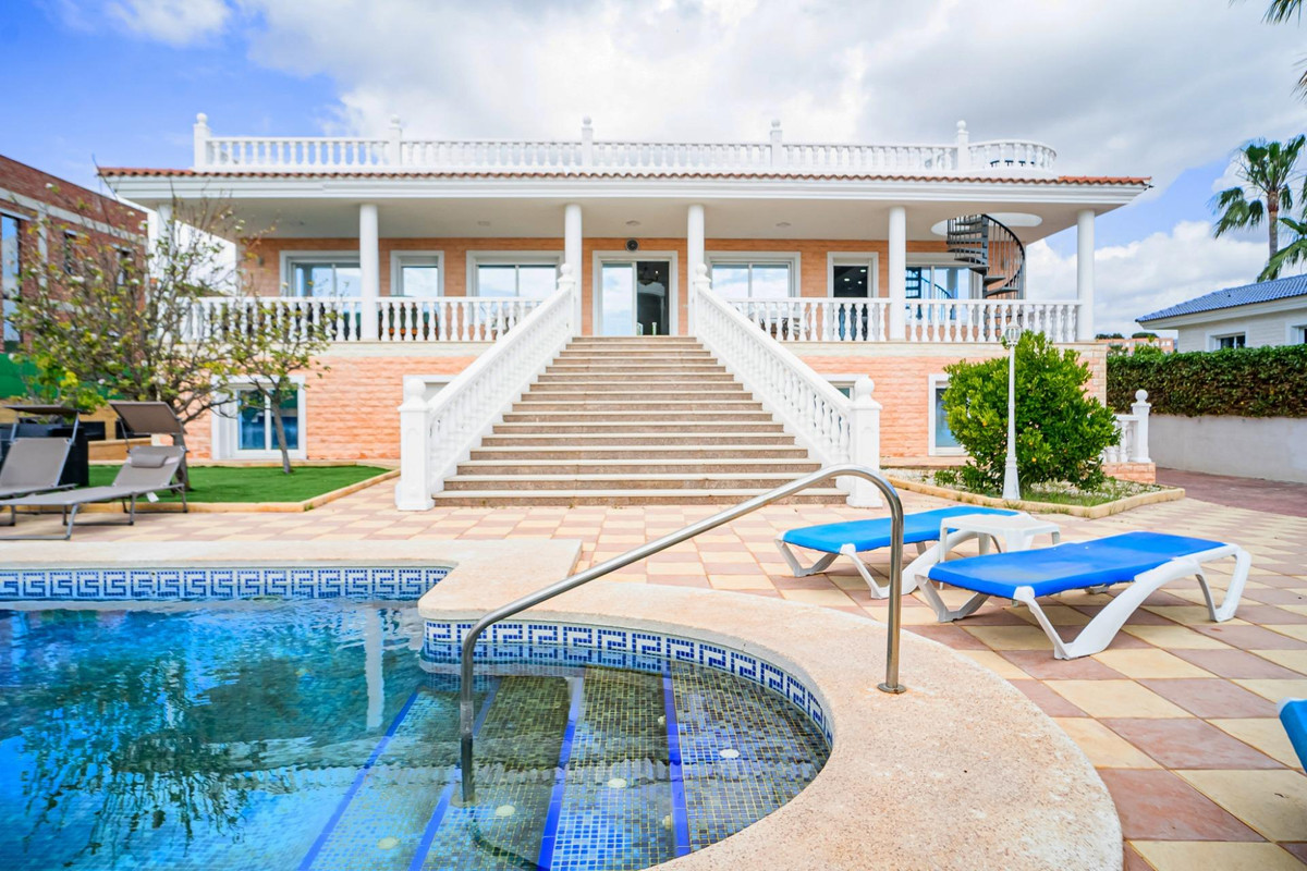 4 Bed Townhouse for sale in Lalfás Del Pi Costa Blanca, Alicante, Spain