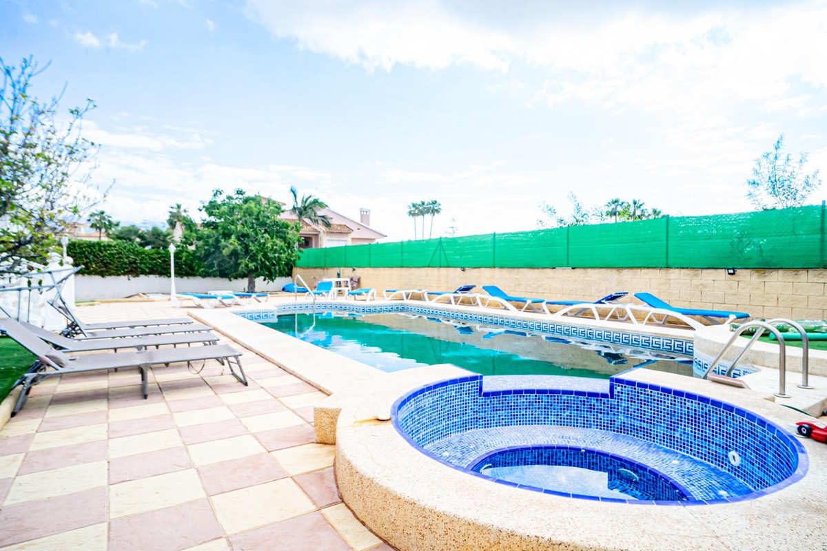 4 Bed Townhouse for sale in Lalfás Del Pi Costa Blanca, Alicante, Spain