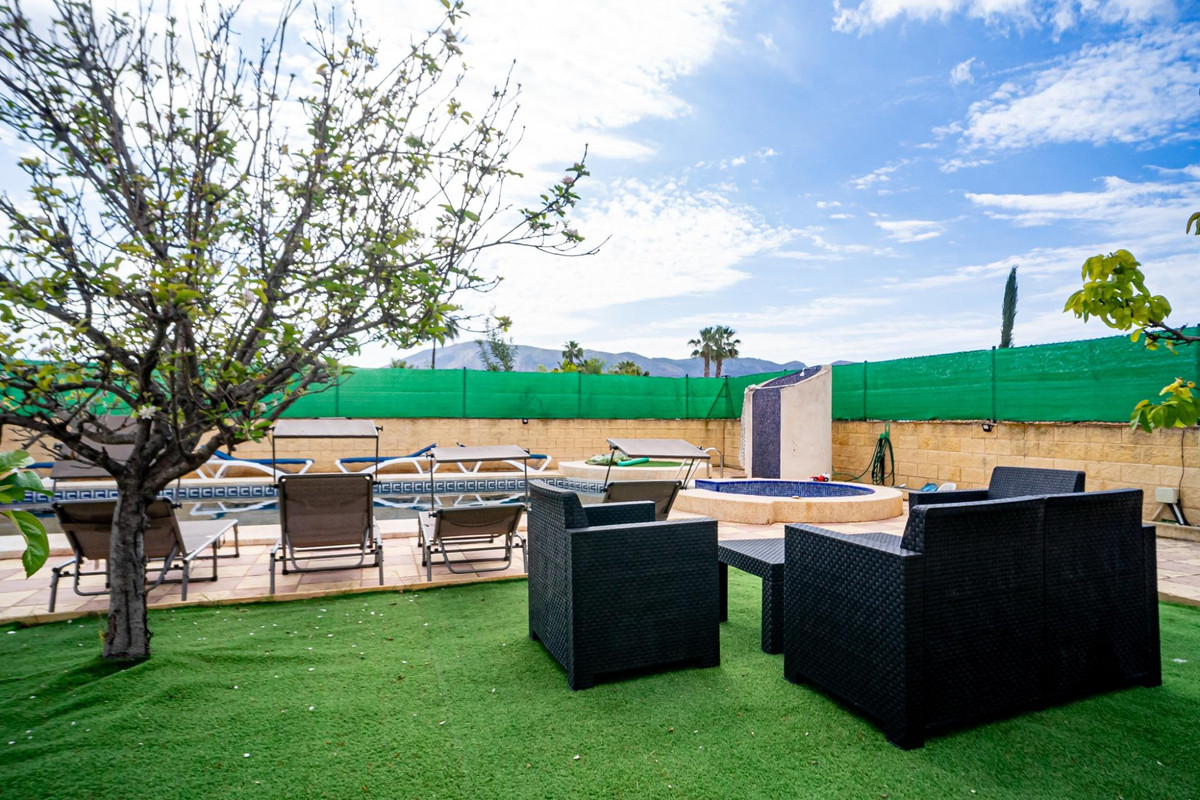 4 Bed Townhouse for sale in Lalfás Del Pi Costa Blanca, Alicante, Spain