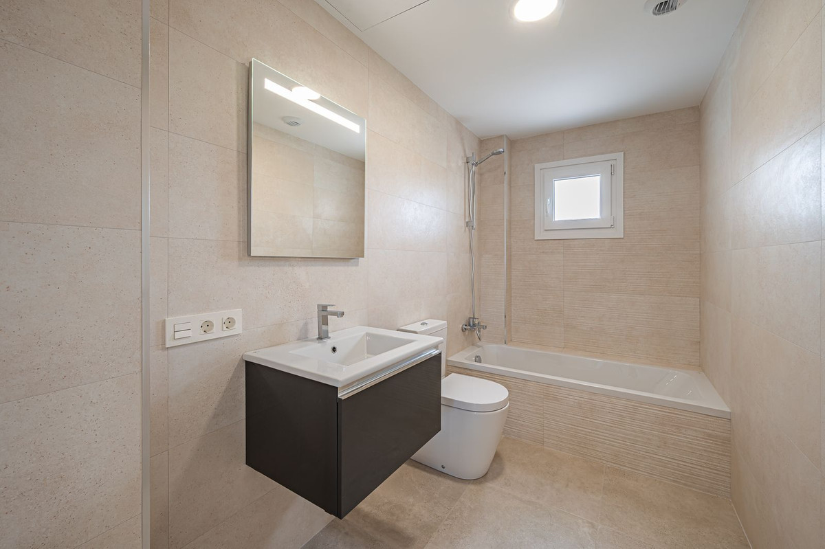 Se vende Villa - Chalet de 3 dormitorios en Costa Del Sol East, Málaga, España